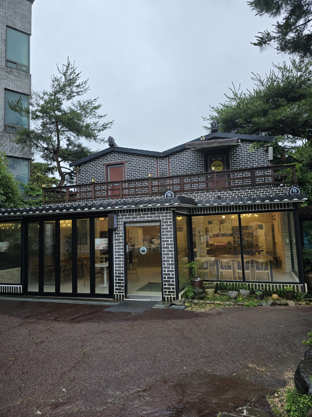 카폐 입구(야간)